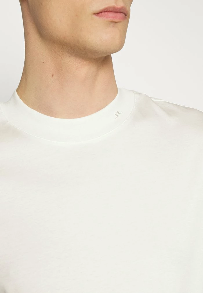 J.LINDEBERG ACE MOCK NECK - Basic T-shirt - White 6 J.LINDEBERG ACE MOCK NECK - Basic T-shirt - White - Image 6