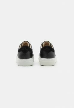 J.LINDEBERG ART SIGNATURE - Trainers - Black -J.LINDEBERG SHOP 17a9ba0a36384427b013ce50ea669d2a