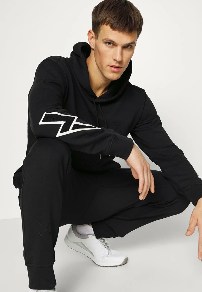 STRIKE HOODIE - Hoodie - black