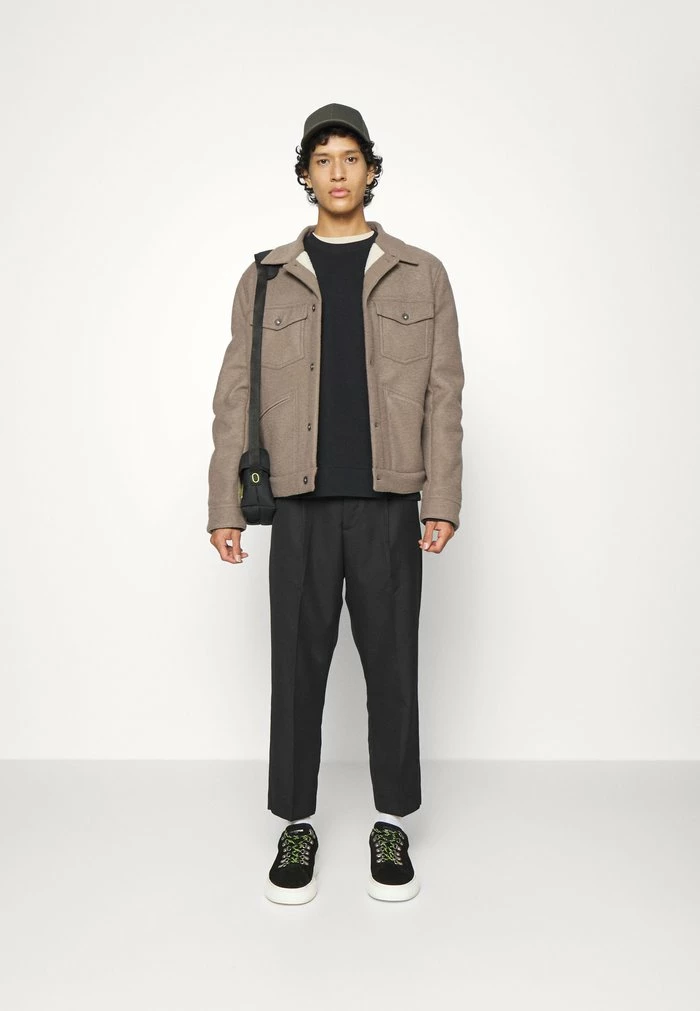 THROW PATCH CREW NECK - Sweatshirt - black