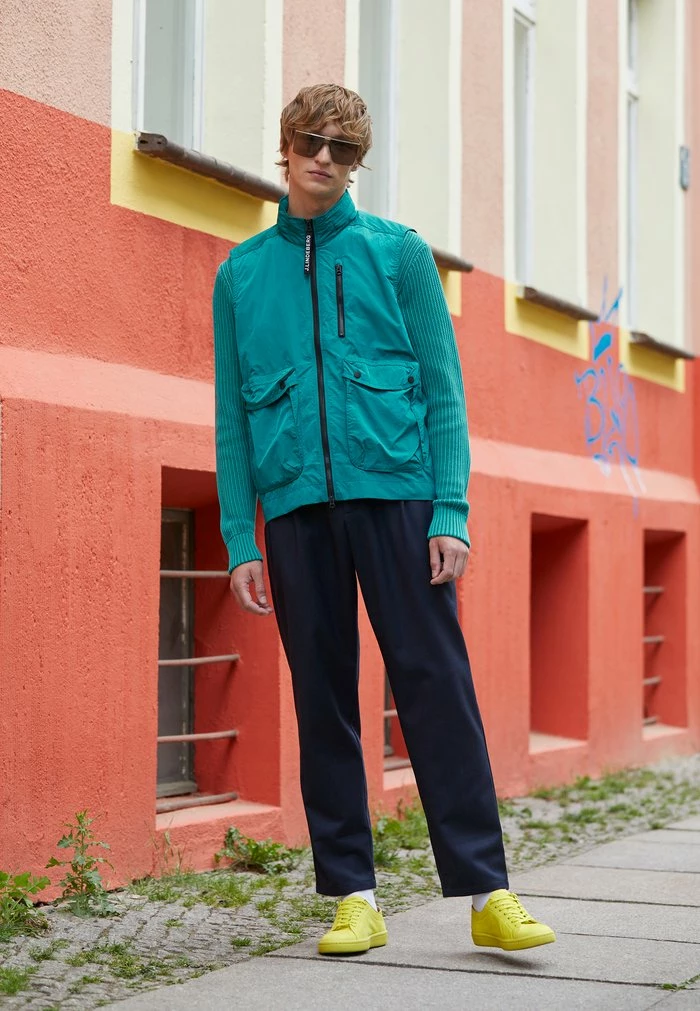 RAUFA VEST - Waistcoat - deep lake