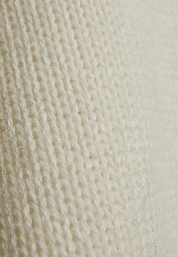 VITOR V NECK - Jumper - whisper white