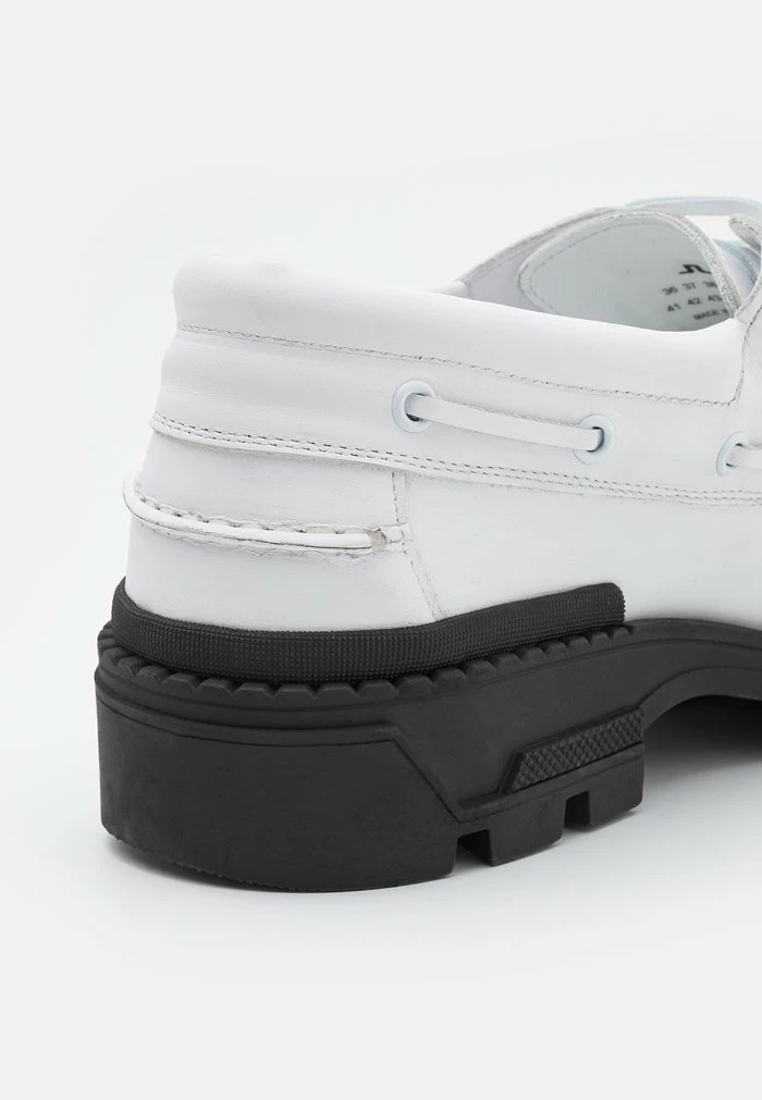 SKIP LOAFER - Boat shoes - white