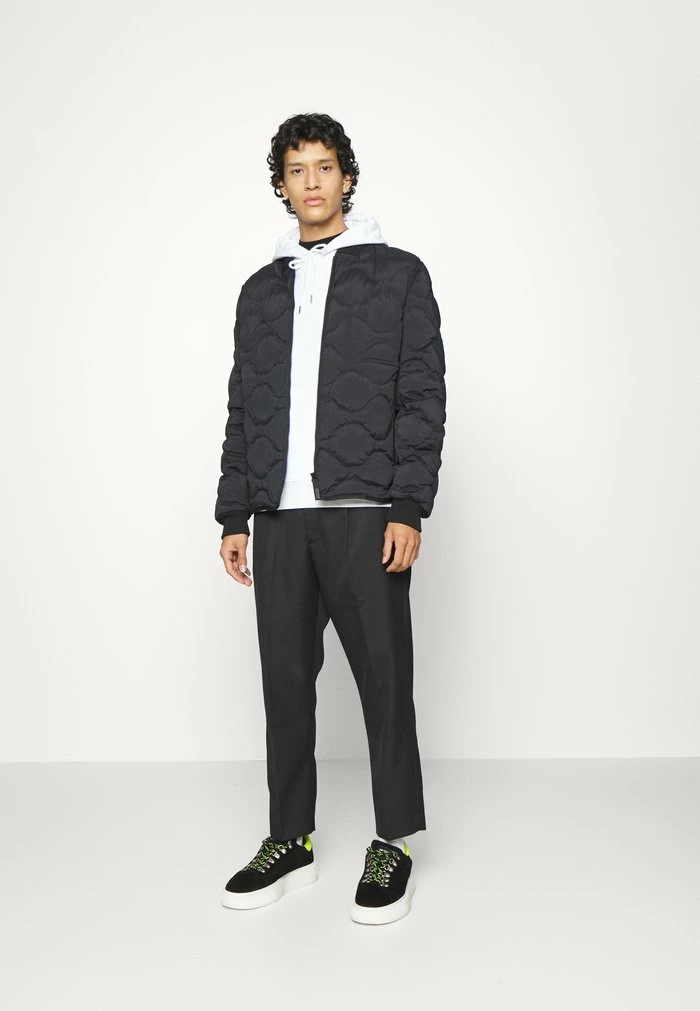 THROW PATCH HOODIE - Sweatshirt - white